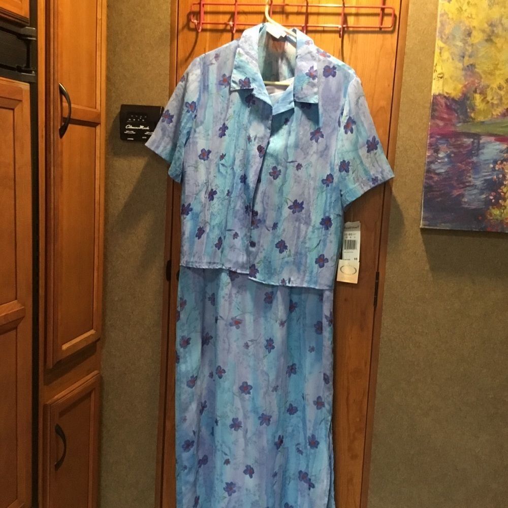 NWT  That’s Me Brand 2 Pc Dress and Jacket Set in Women’s Size 10